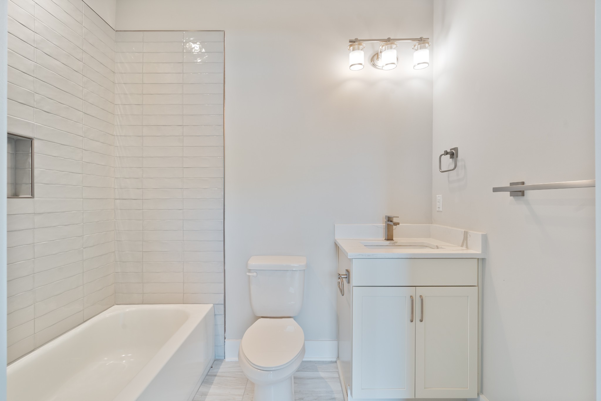 500 W Trinity Ln Unit: 8