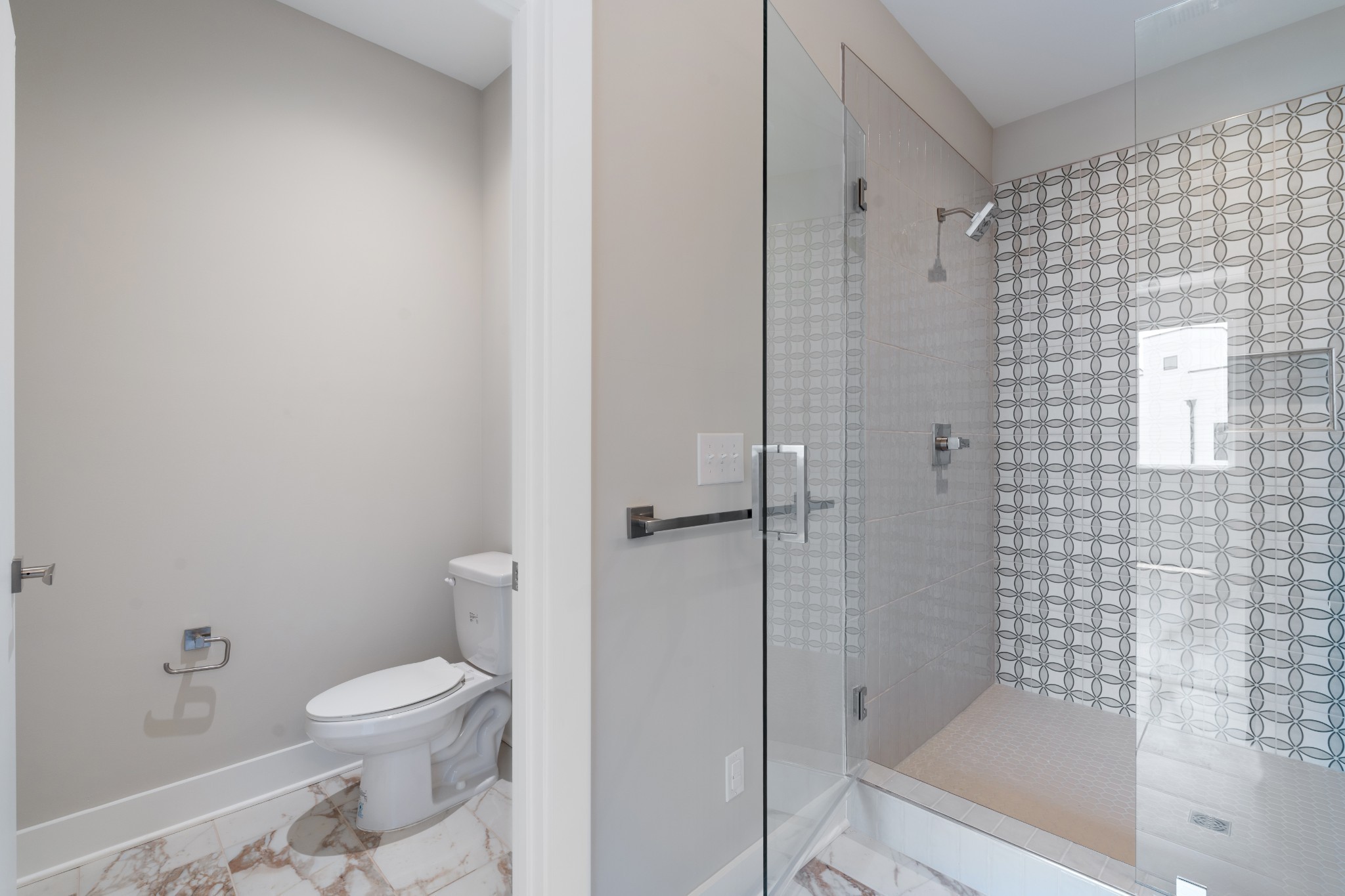 500 W Trinity Ln Unit: 8