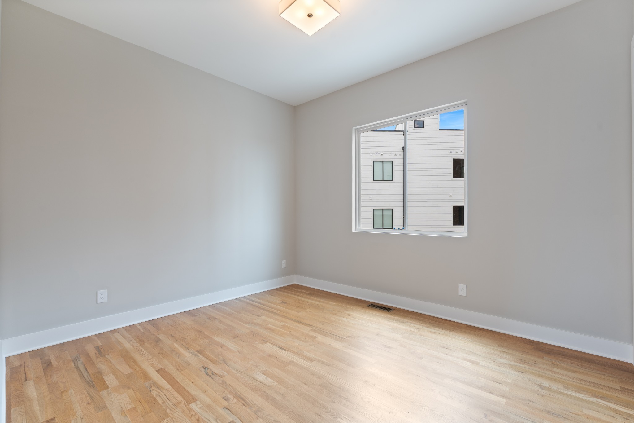 500 W Trinity Ln Unit: 7