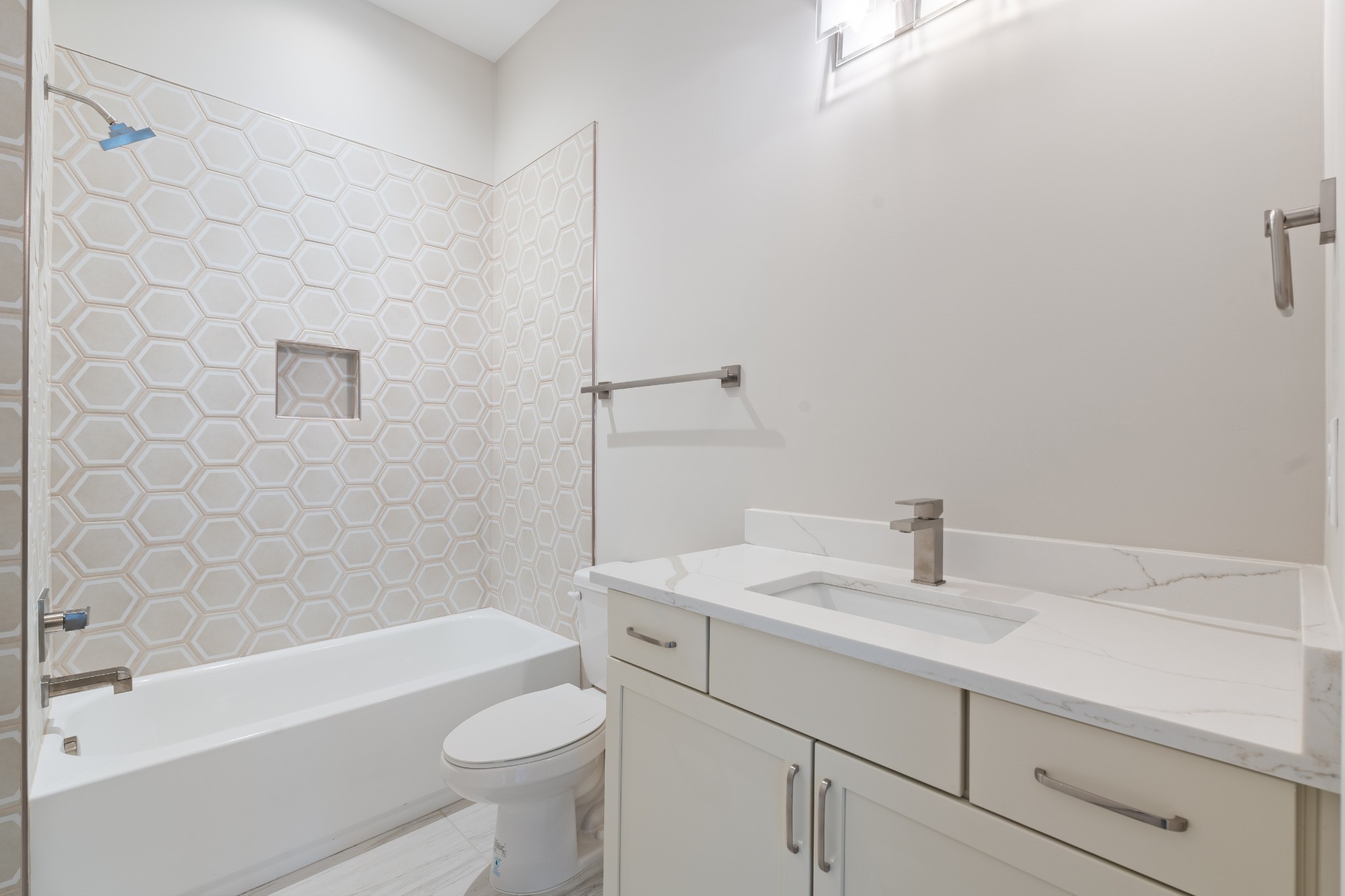 496 W Trinity Ln Unit: 4