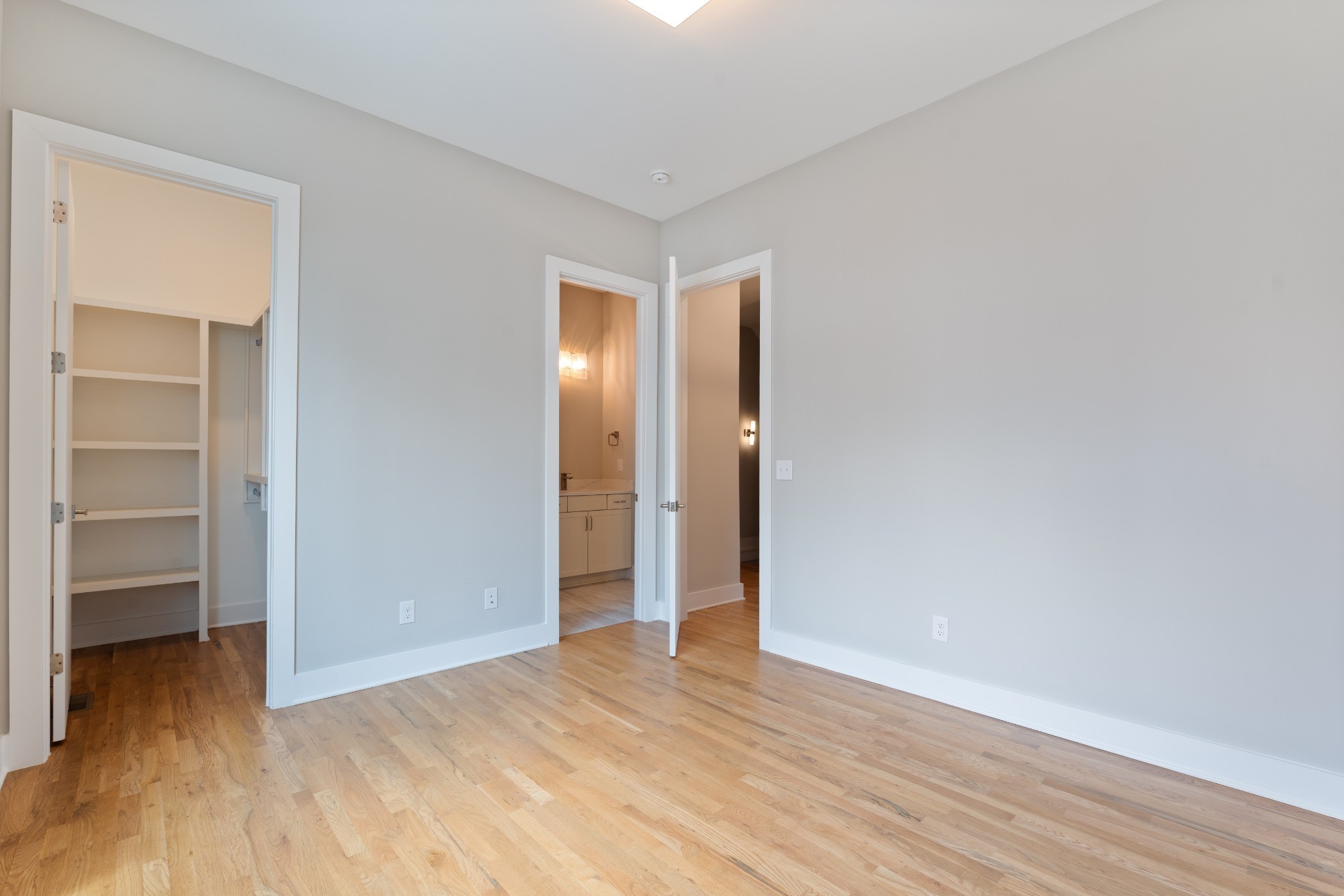 496 W Trinity Ln Unit: 3