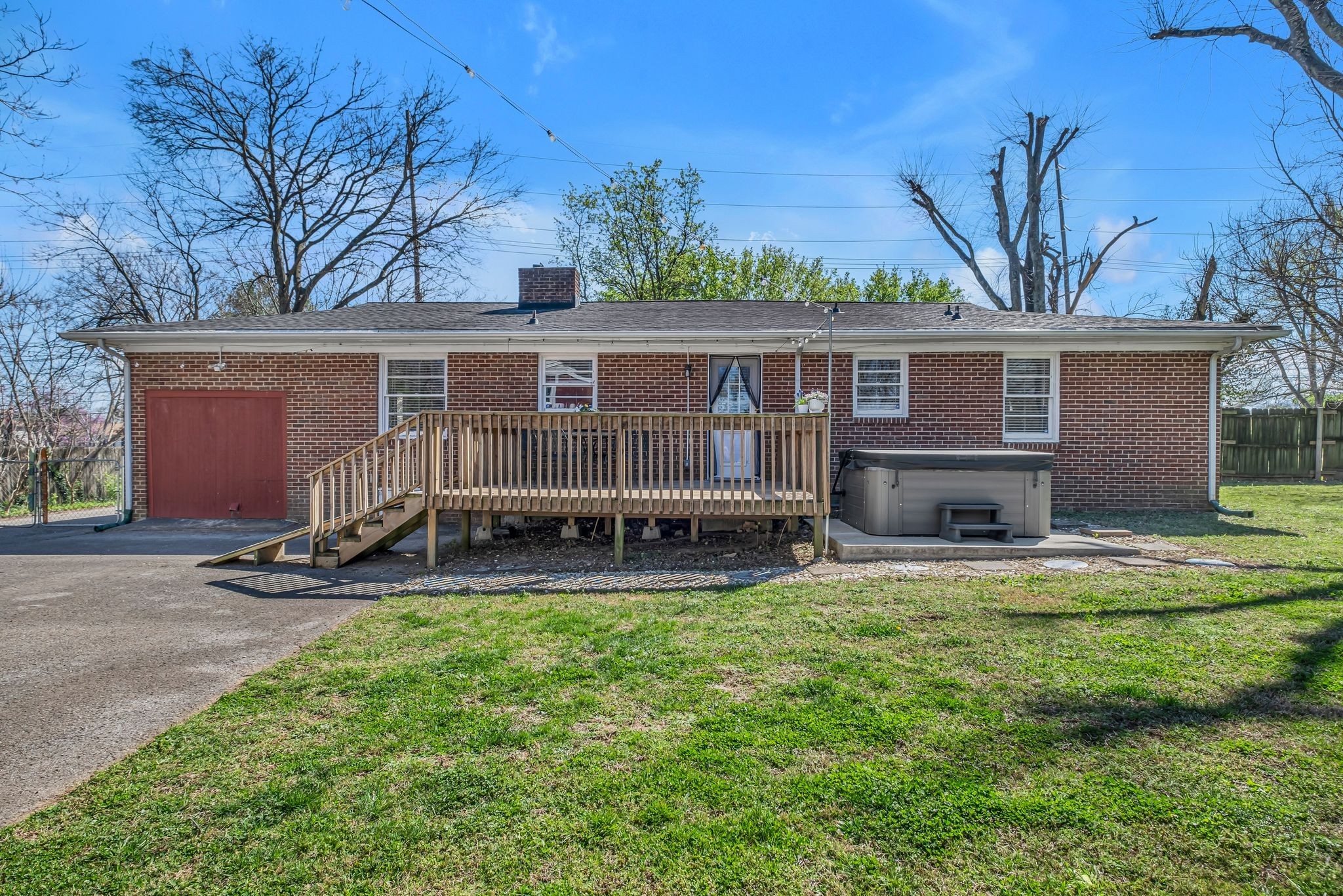 326 Walton Ln