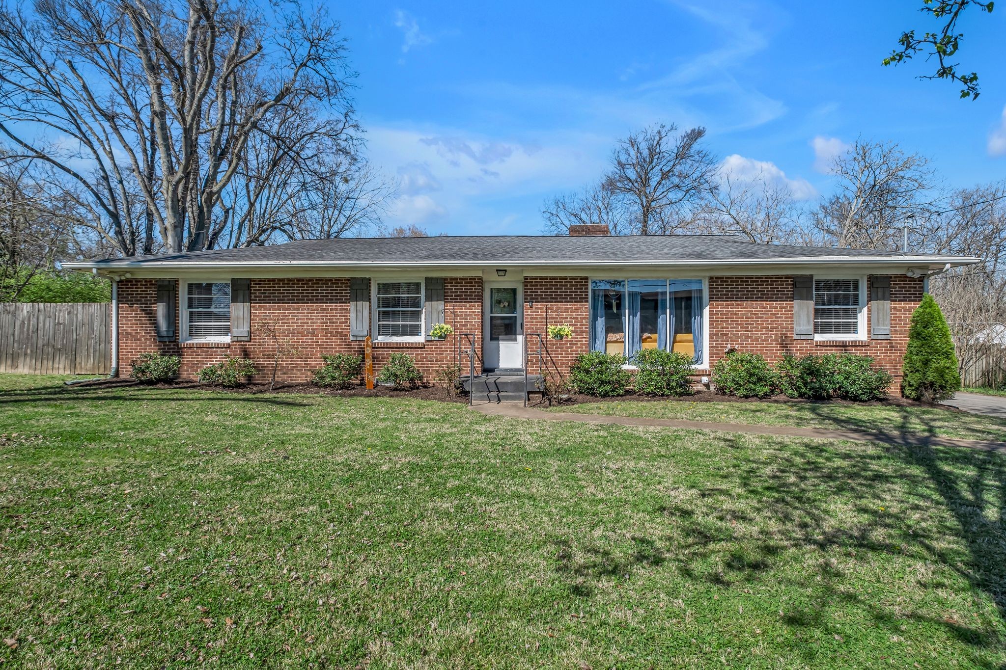 326 Walton Ln