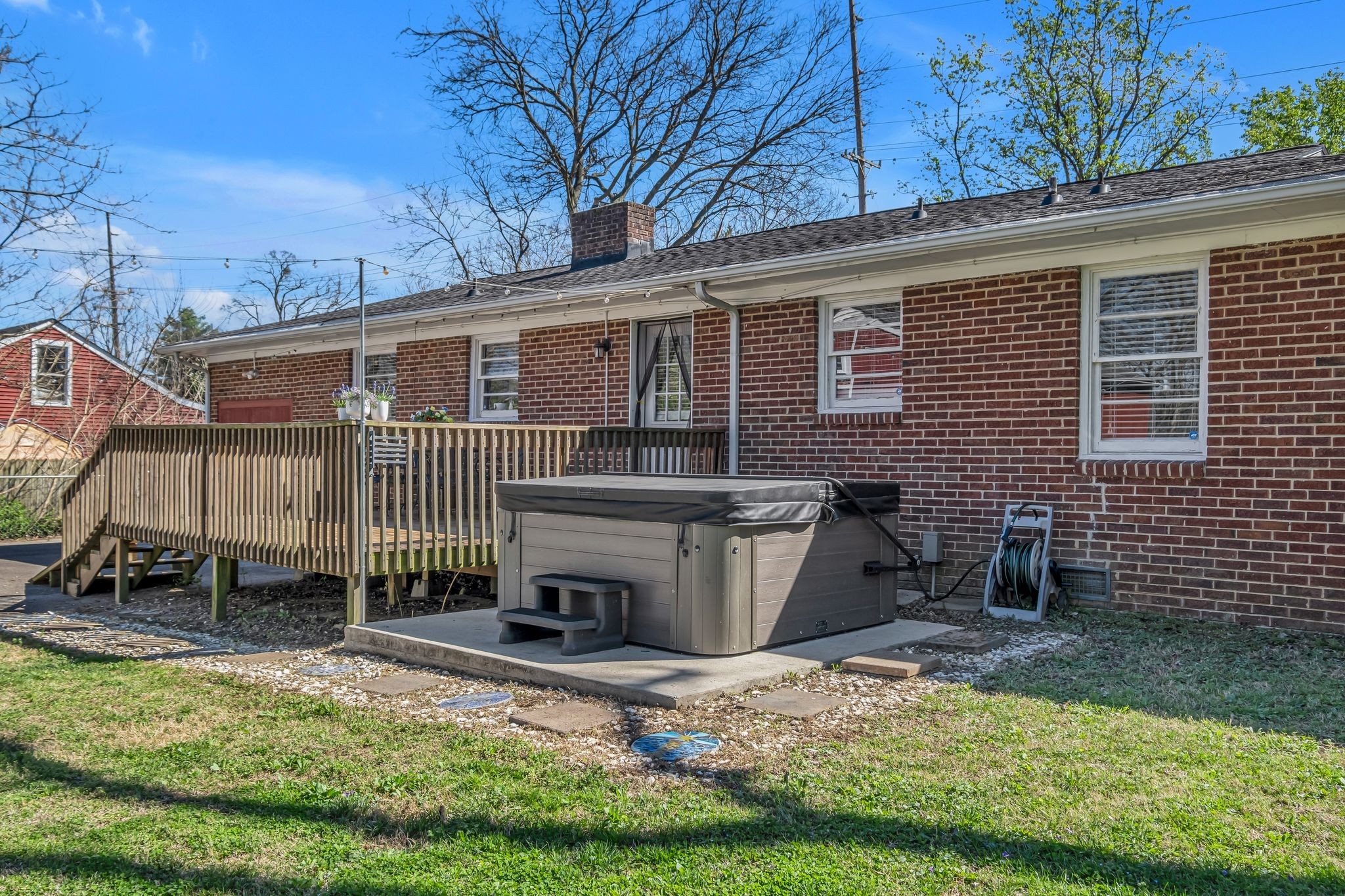326 Walton Ln