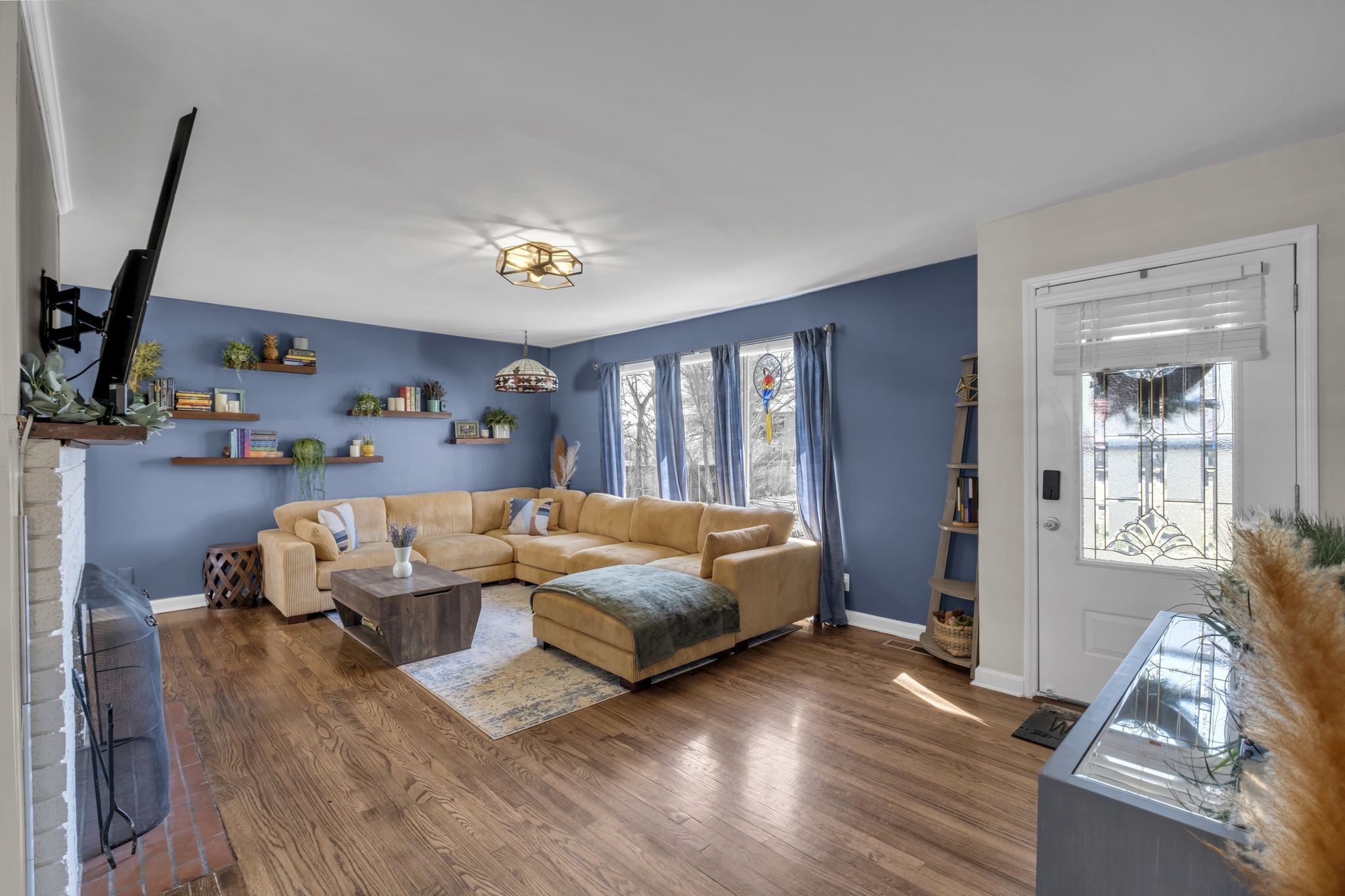 326 Walton Ln