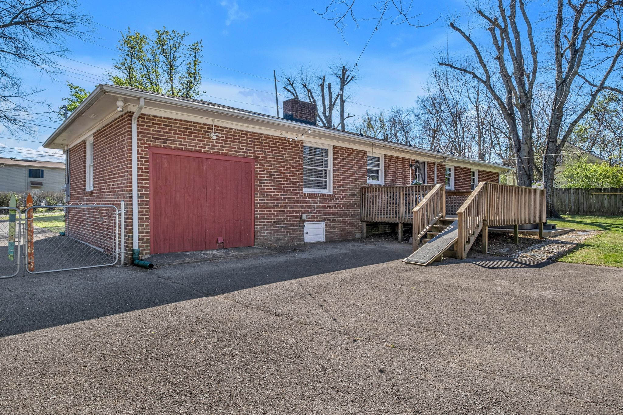 326 Walton Ln