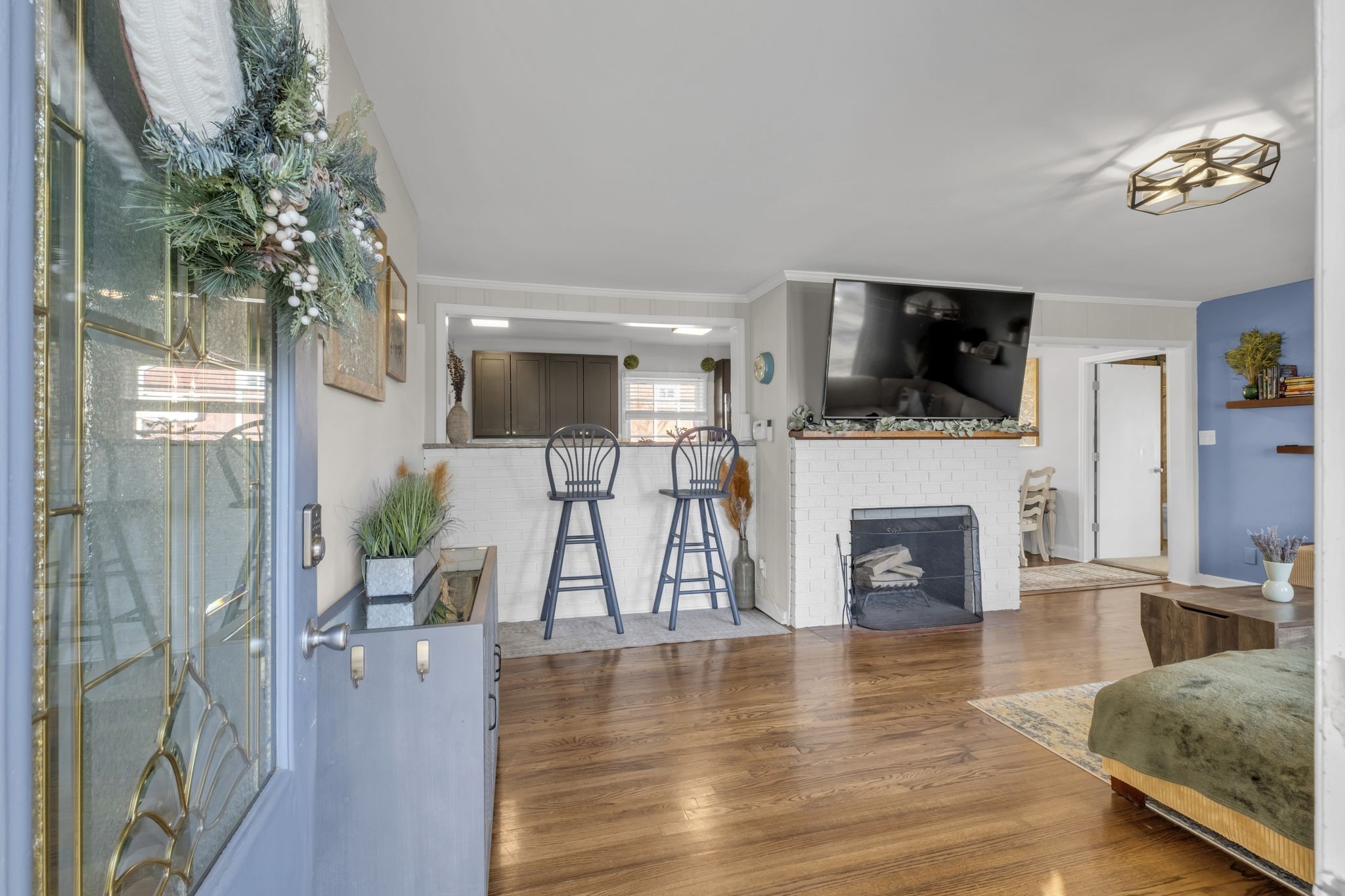 326 Walton Ln