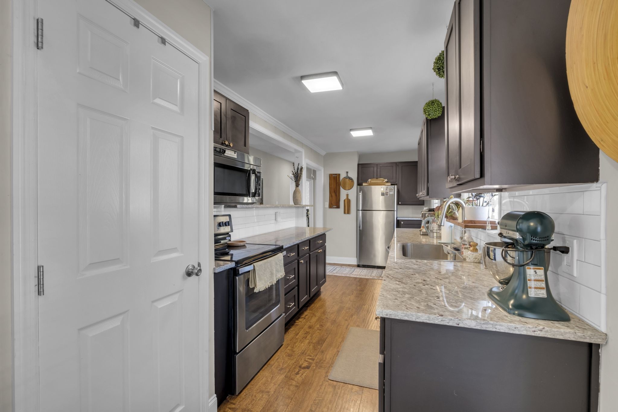 326 Walton Ln