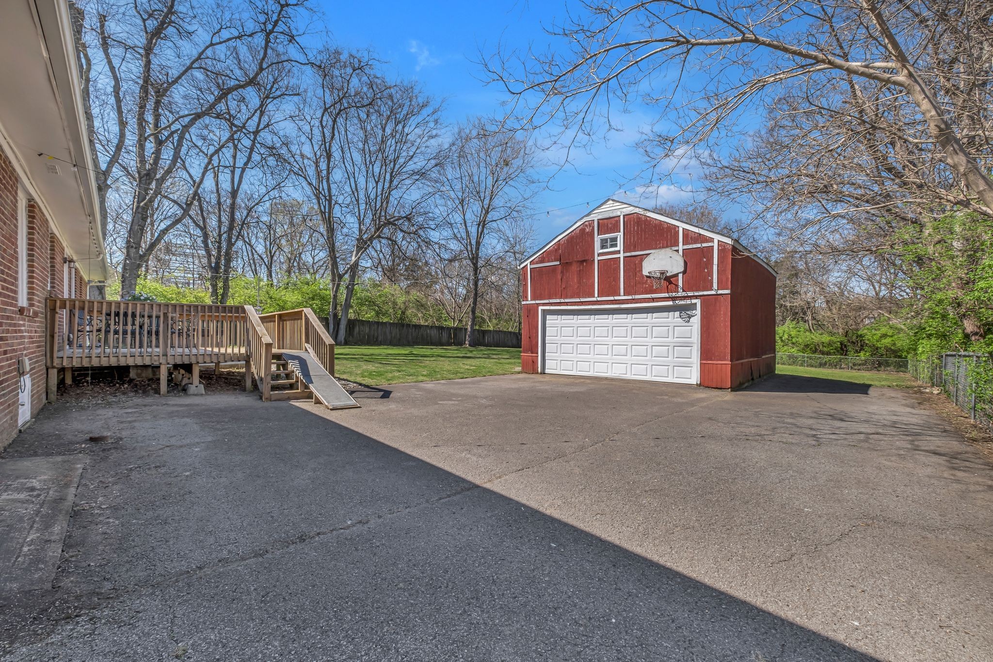326 Walton Ln