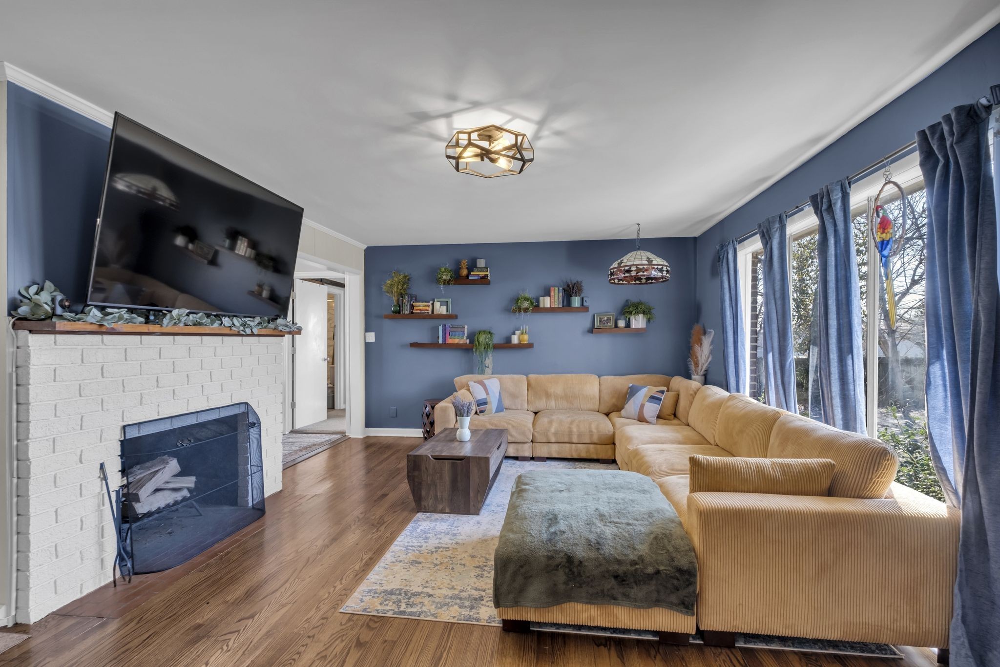 326 Walton Ln