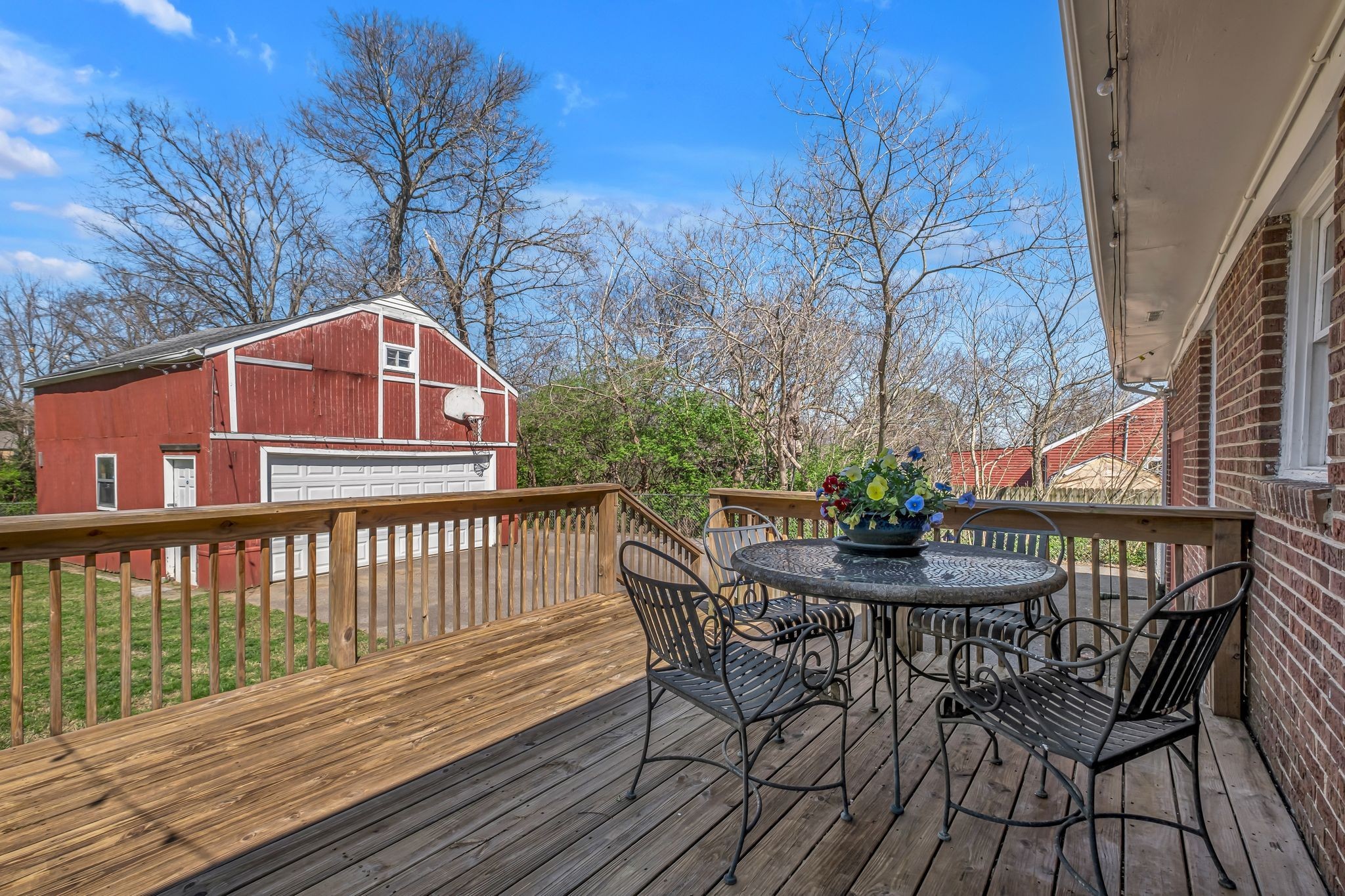 326 Walton Ln