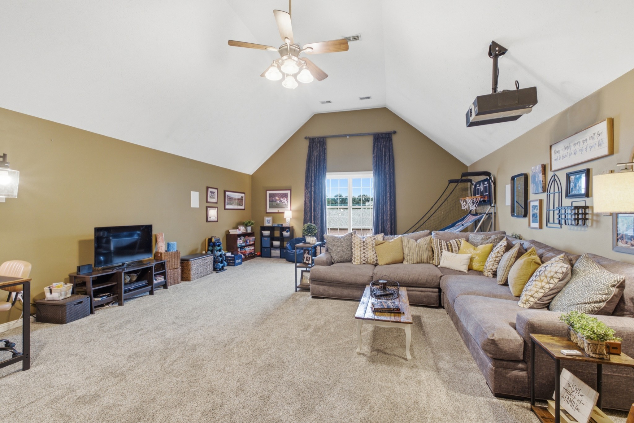 125 N Maple Ridge Ln