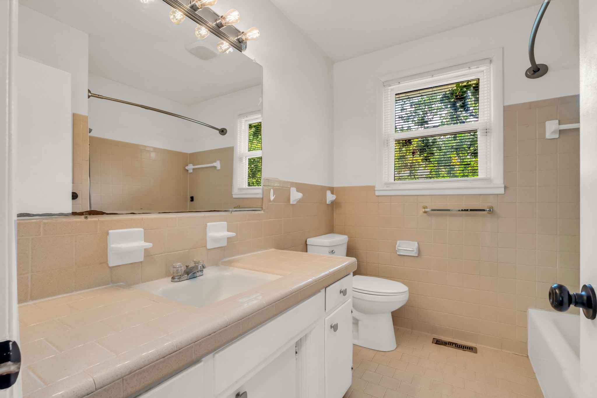 138 Carriage Dr