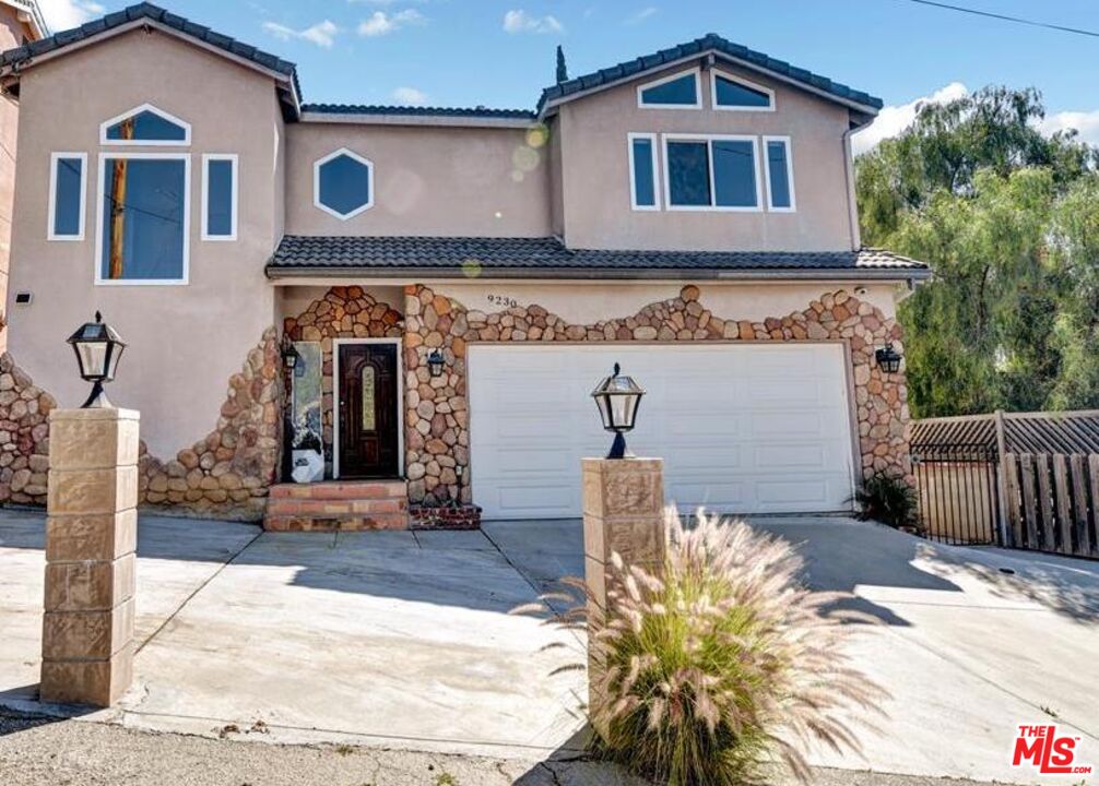 9230 W LAKEVIEW TER
