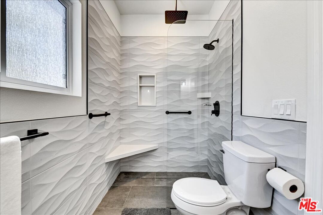 9230 W LAKEVIEW TER