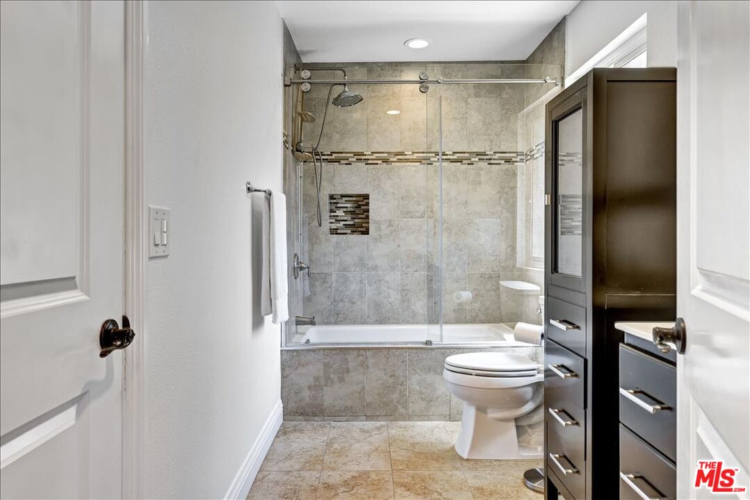 9230 W LAKEVIEW TER
