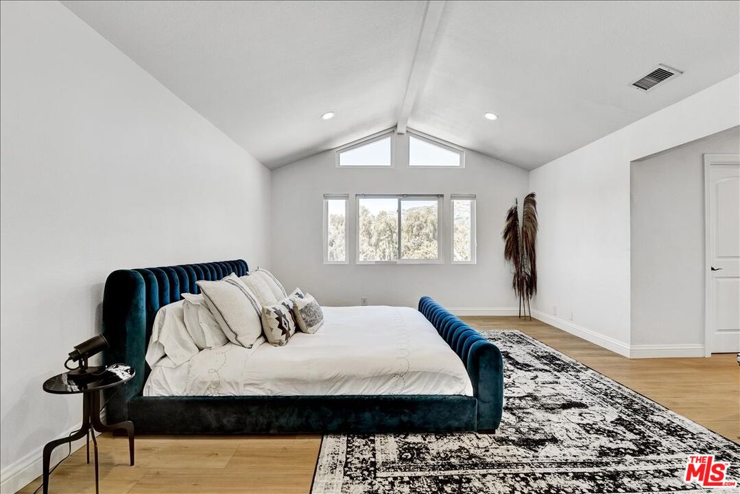 9230 W LAKEVIEW TER