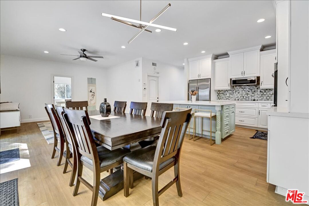 9230 W LAKEVIEW TER