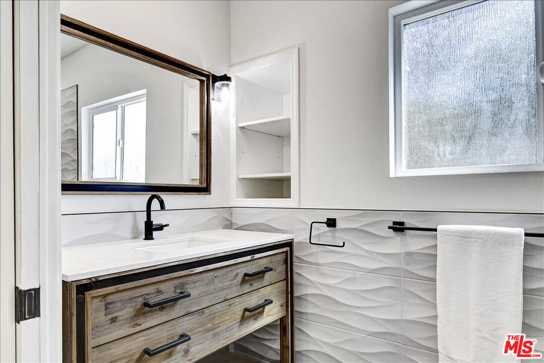 9230 W LAKEVIEW TER