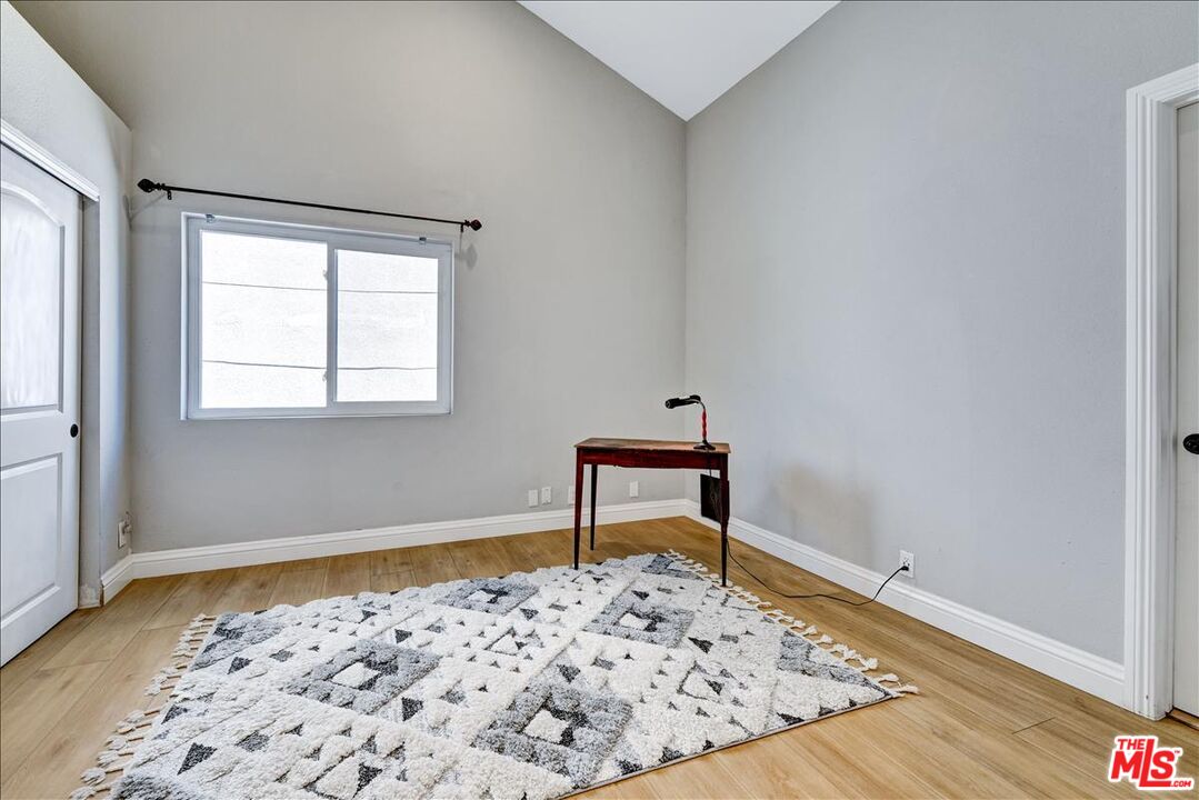 9230 W LAKEVIEW TER