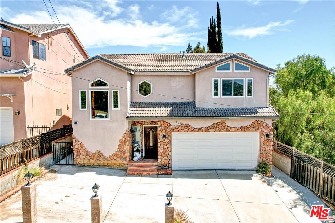 9230 W LAKEVIEW TER