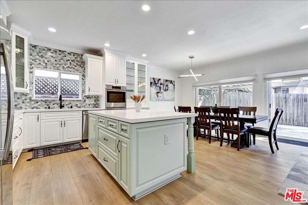 9230 W LAKEVIEW TER