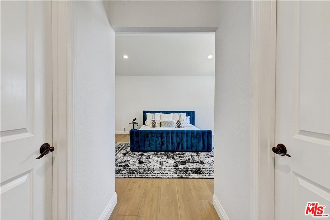 9230 W LAKEVIEW TER
