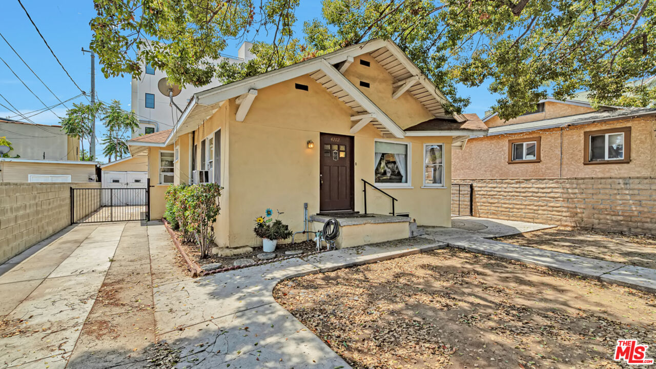 4272 Rosewood Ave