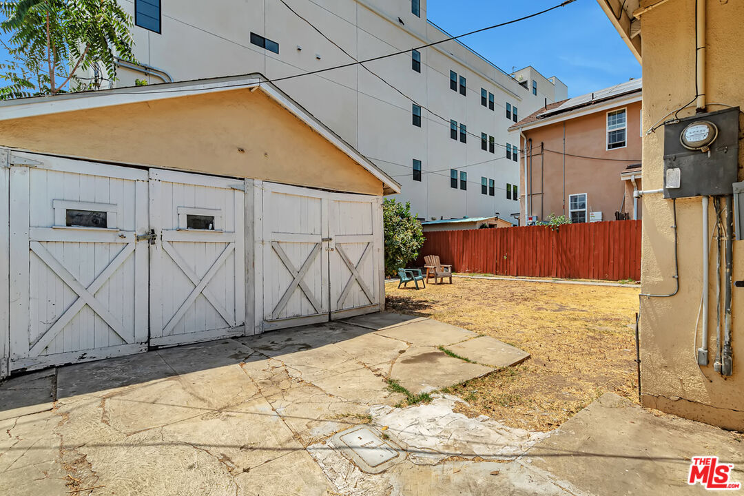 4272 Rosewood Ave