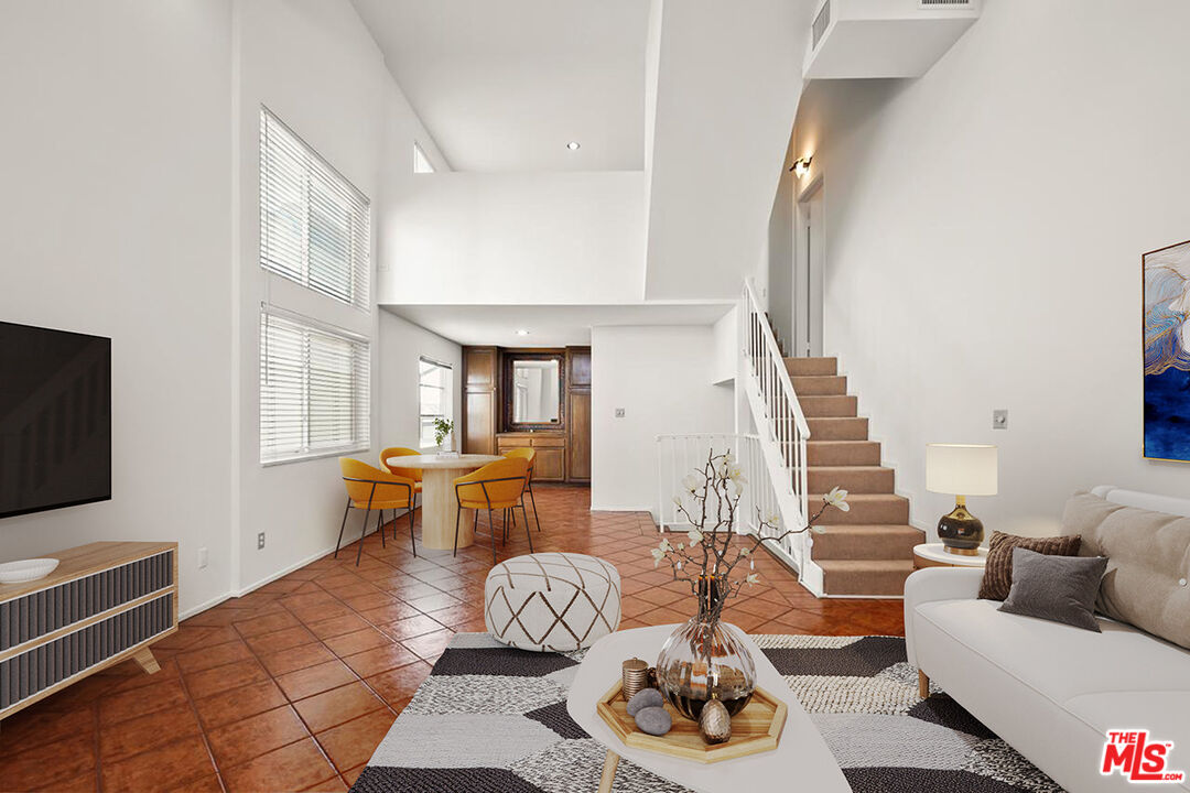 12217 Rochester Ave Unit: 4