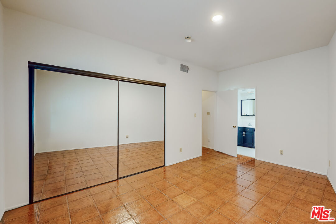 12217 Rochester Ave Unit: 4