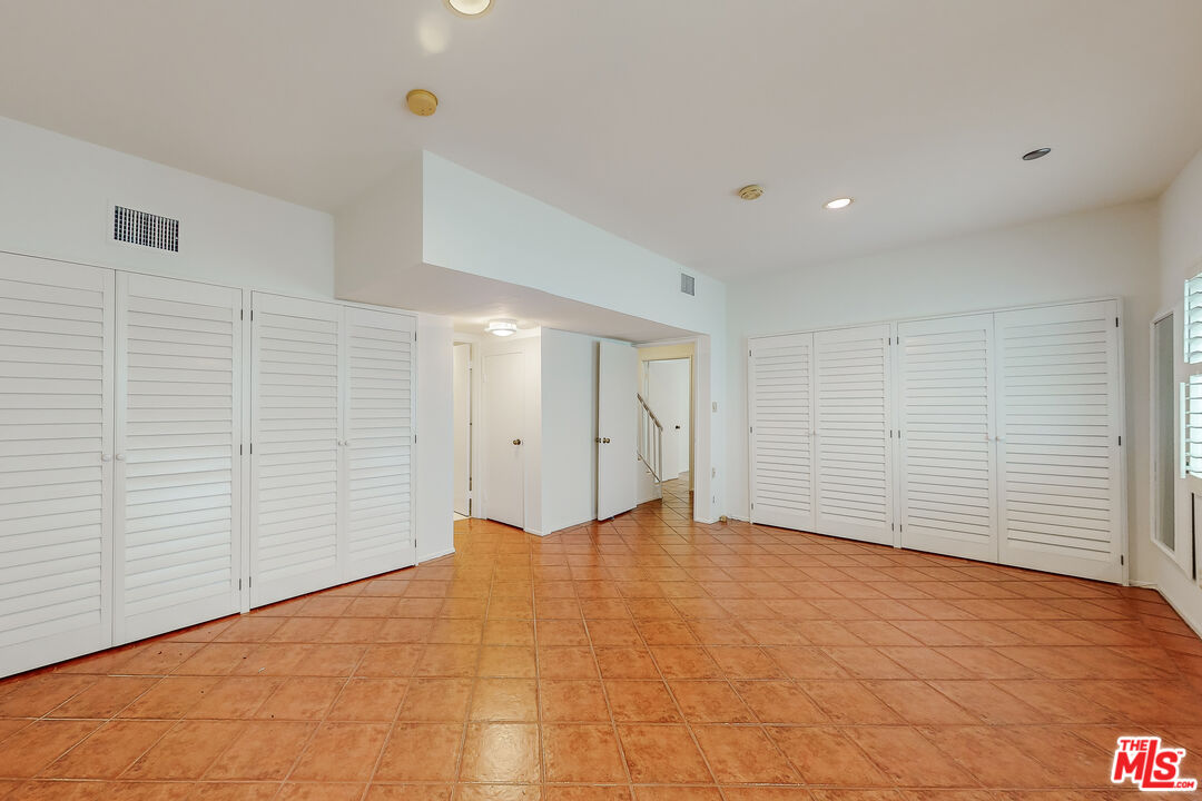 12217 Rochester Ave Unit: 4