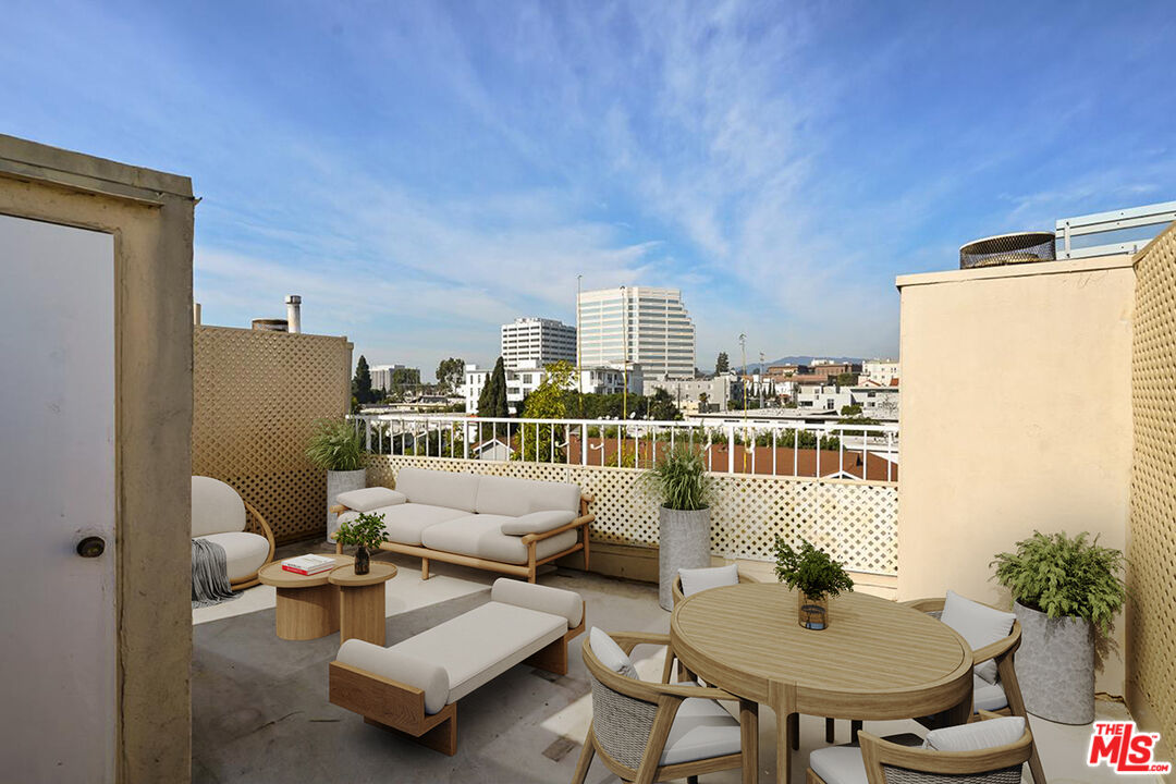 12217 Rochester Ave Unit: 4