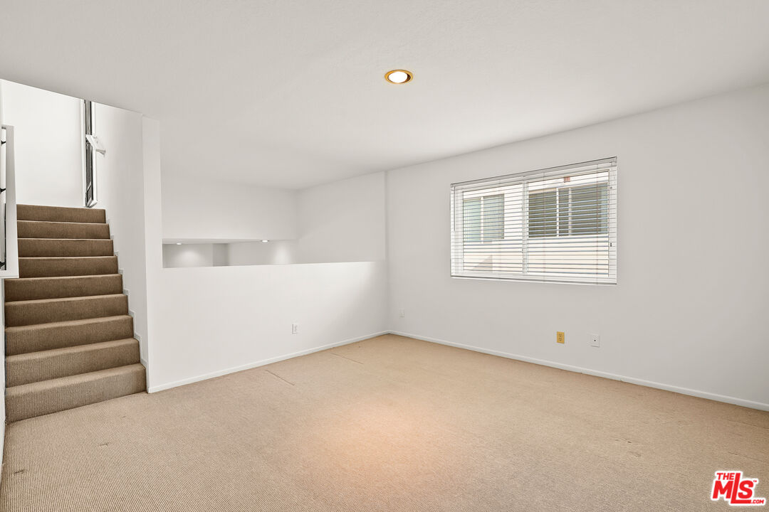 12217 Rochester Ave Unit: 4