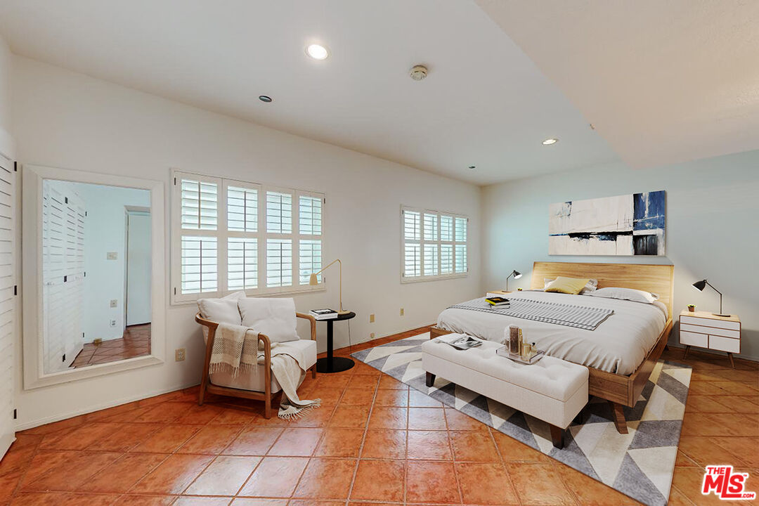 12217 Rochester Ave Unit: 4