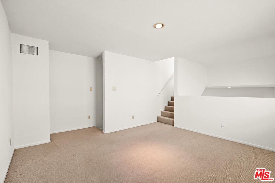 12217 Rochester Ave Unit: 4