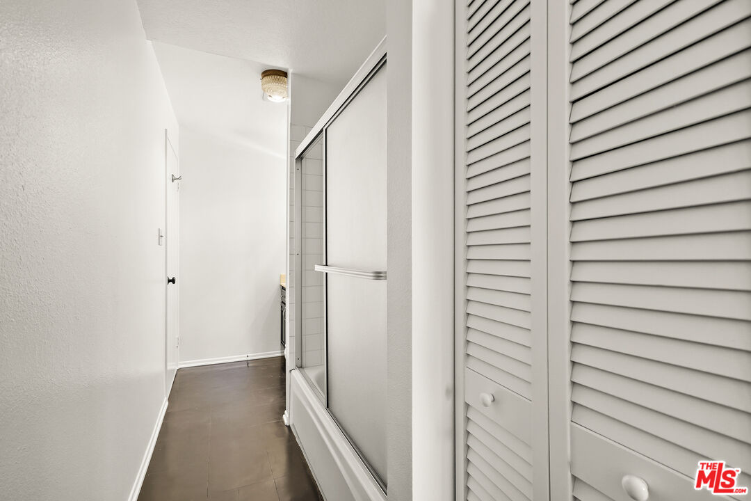12217 Rochester Ave Unit: 4