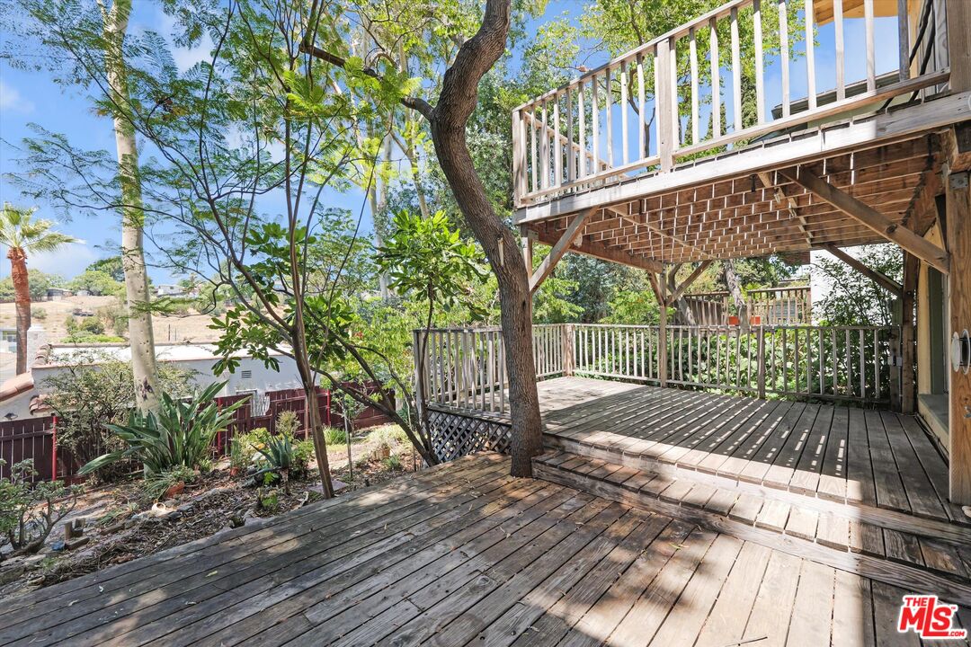 2461 McCready Ave