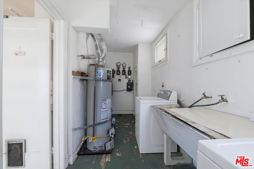 2461 McCready Ave