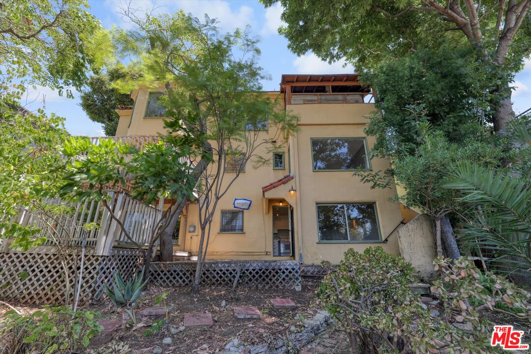 2461 McCready Ave