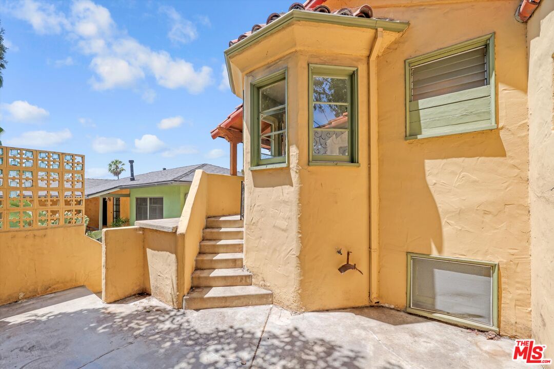 2461 McCready Ave