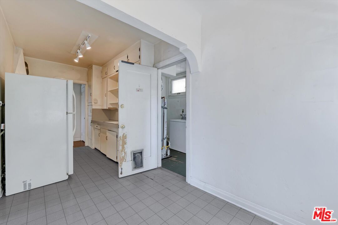 2461 McCready Ave