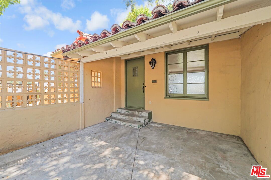2461 McCready Ave