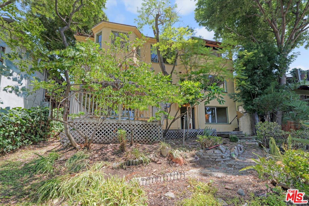 2461 McCready Ave