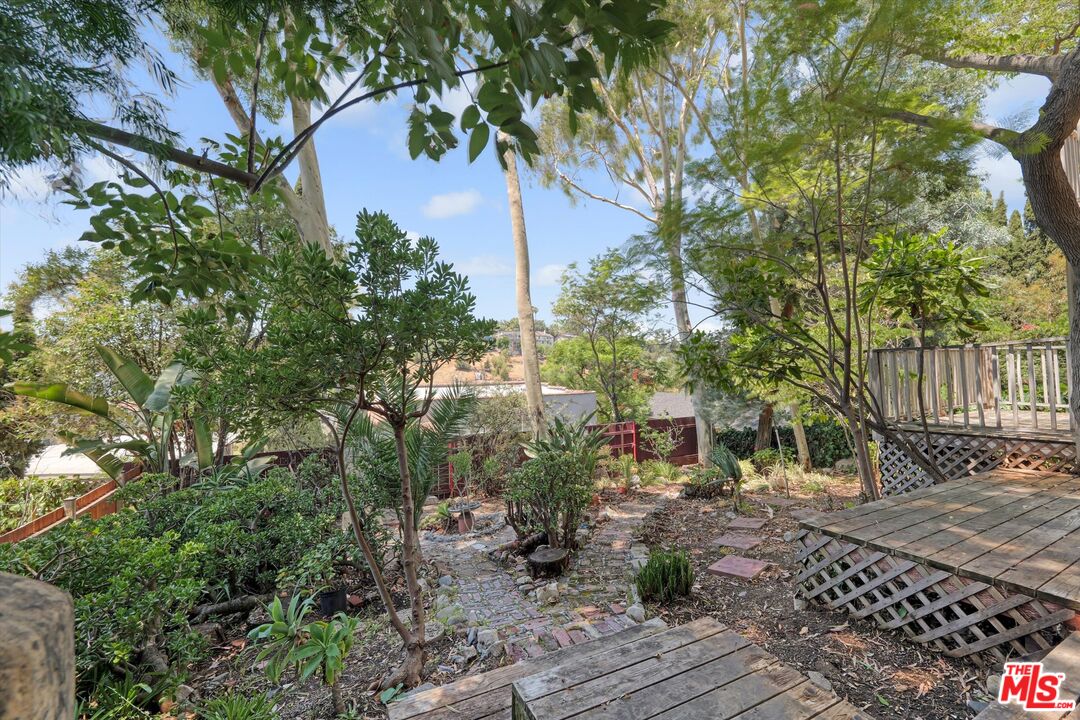 2461 McCready Ave