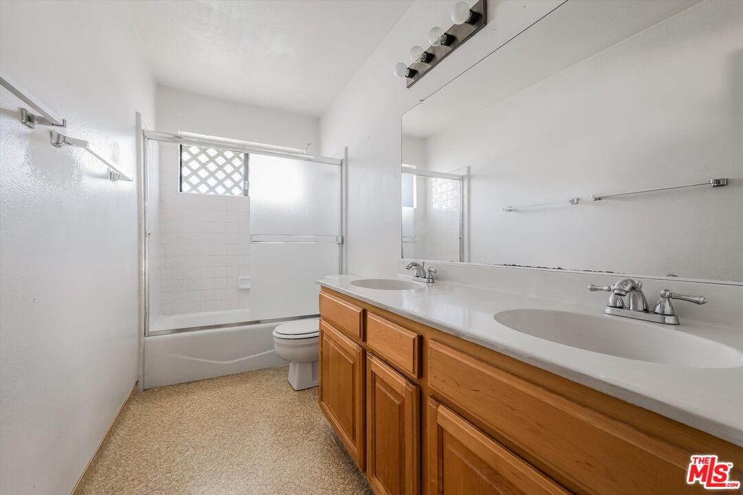 3477 Vicki Ct