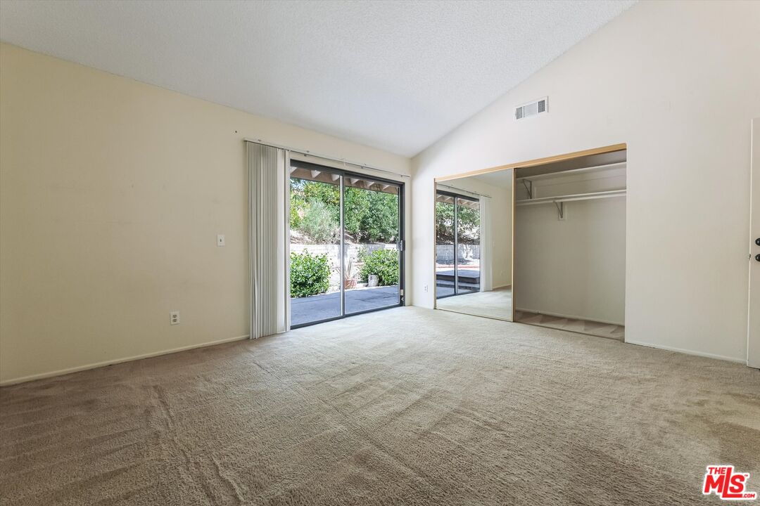 3477 Vicki Ct