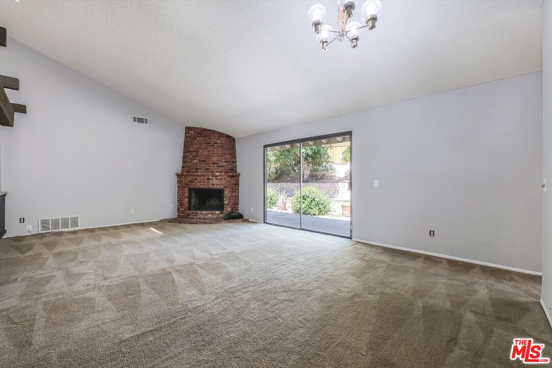 3477 Vicki Ct