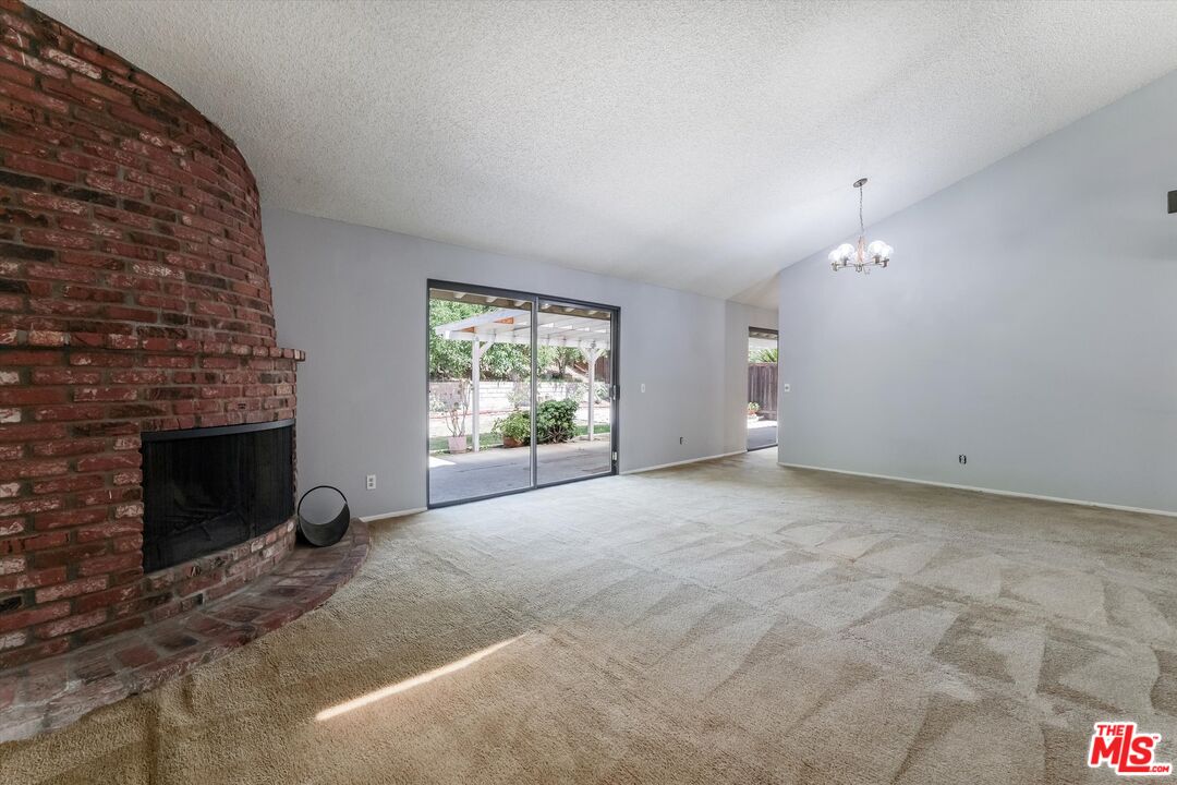 3477 Vicki Ct