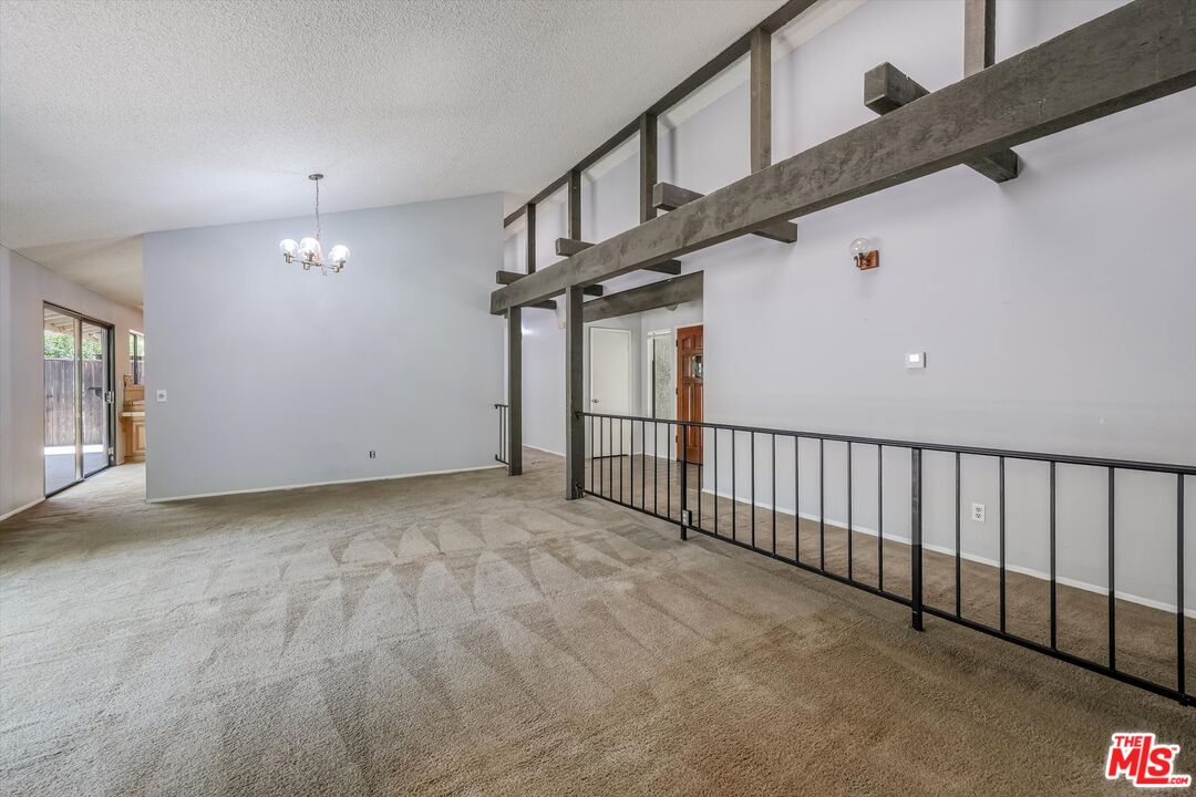 3477 Vicki Ct